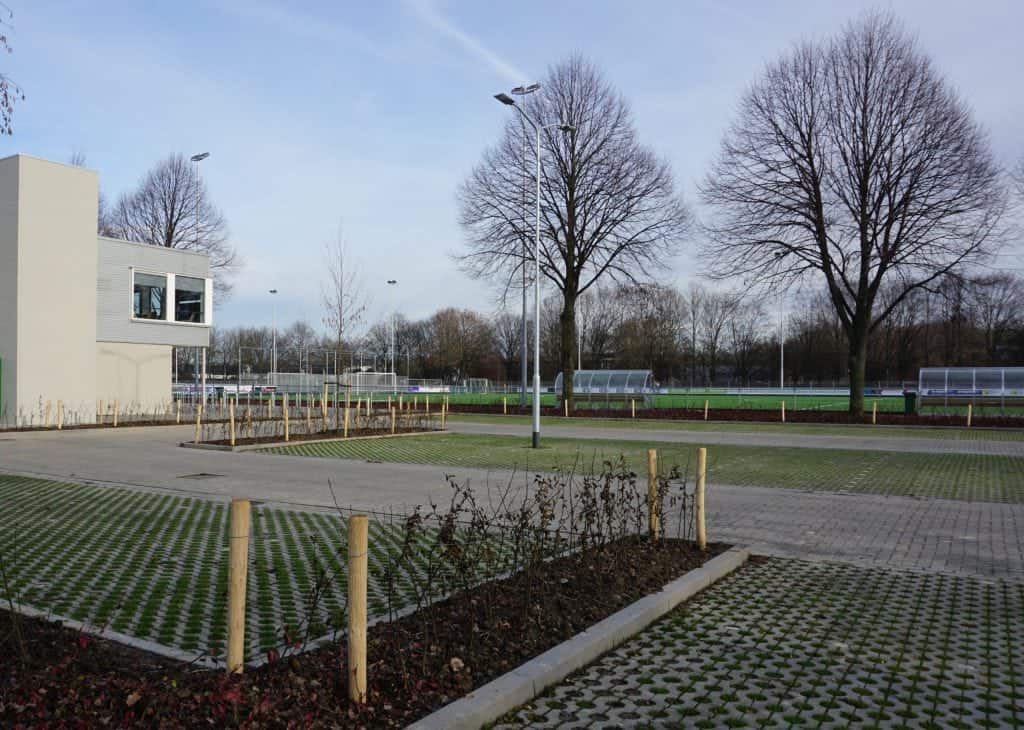 Groene parkeerplaatsen Sportpark Heugem Maastricht